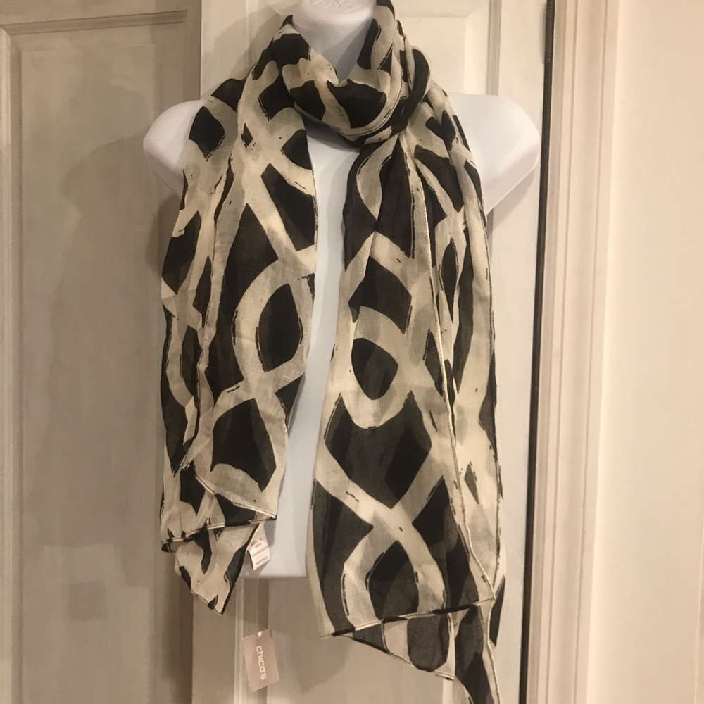 Chico’s NWT Black And White Scarf